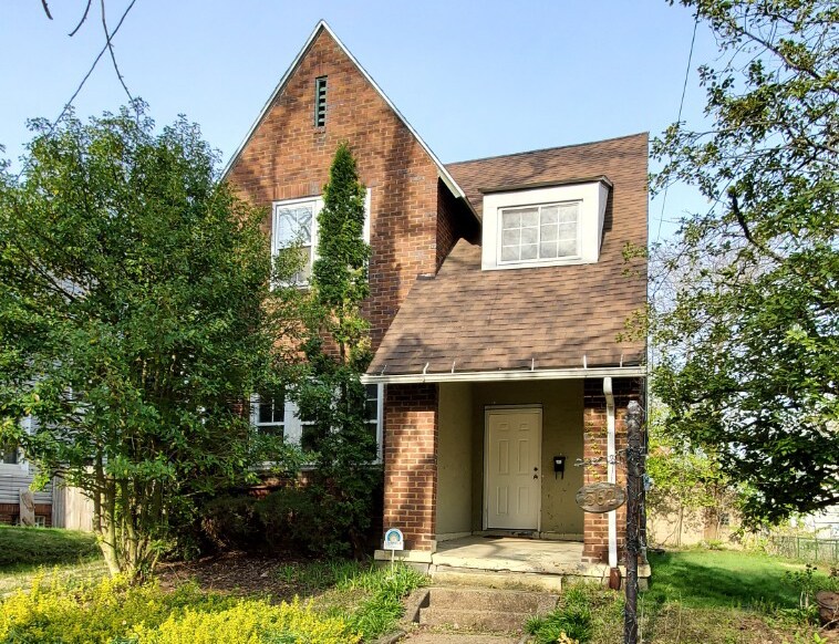 Primary Photo - 562 Melrose St