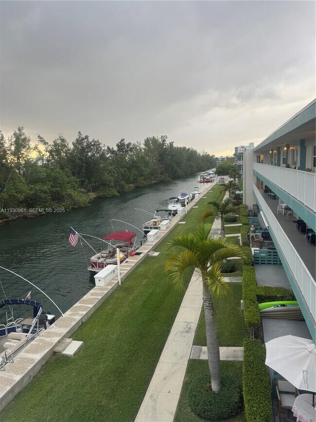 Building Photo - 3922 NE 166th St