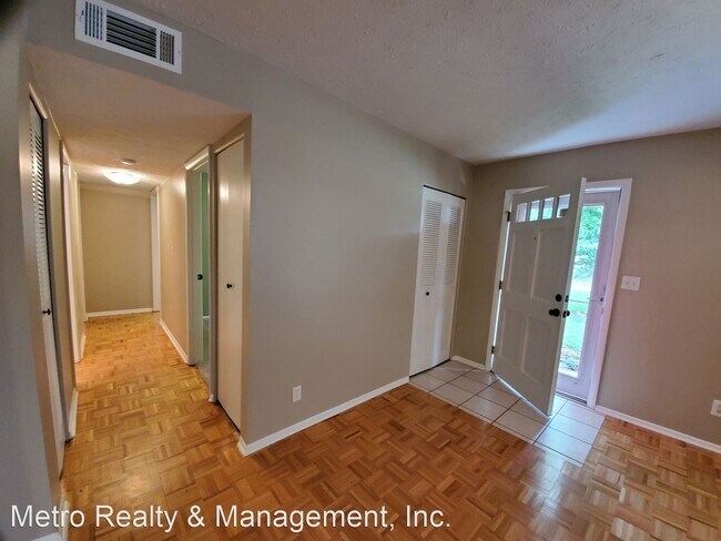 Building Photo - 3 br, 1.5 bath House - 9808 Tucson Ct