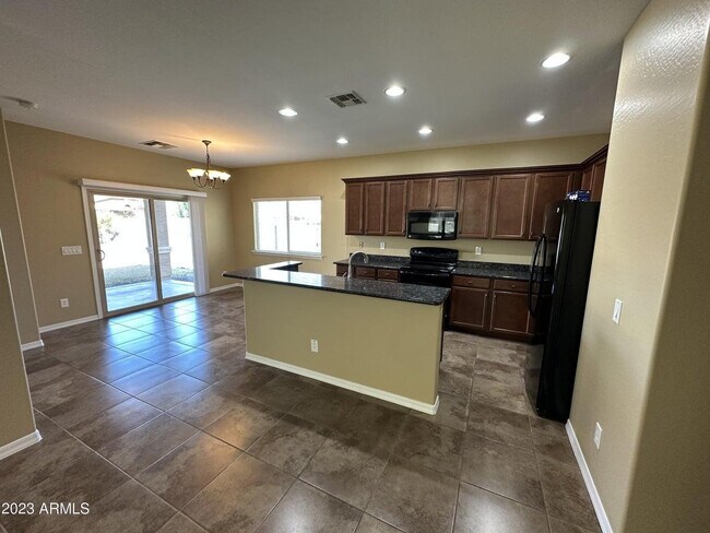 Foto del edificio - 946 Basswood Ave