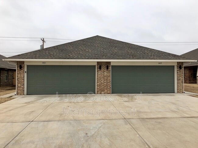 Photo - 1421 MacAlpine St House