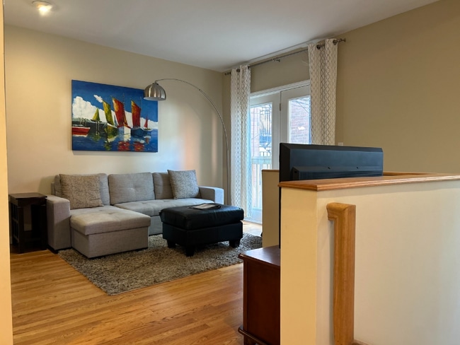 Photo - 830 W Altgeld St Apartment