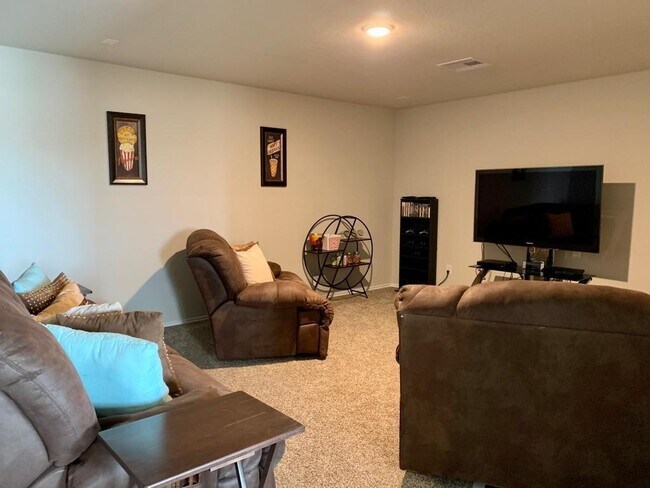 Building Photo - 24207 Oakdale Hls