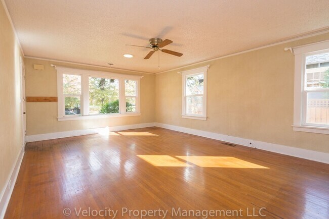 Building Photo - Charming Westside Bungalow Blocks from Dow...