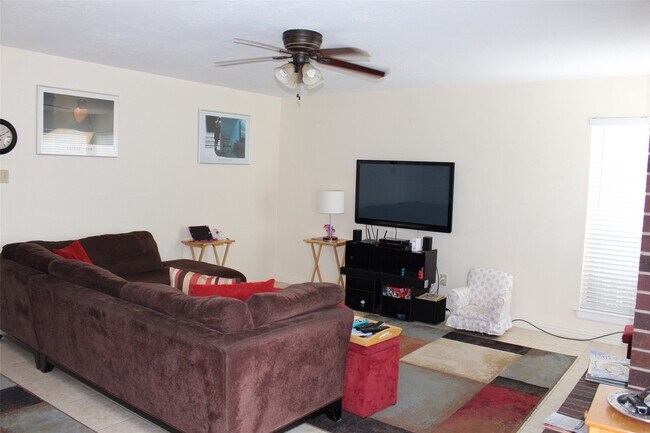 Building Photo - 7063 River Garden Dr