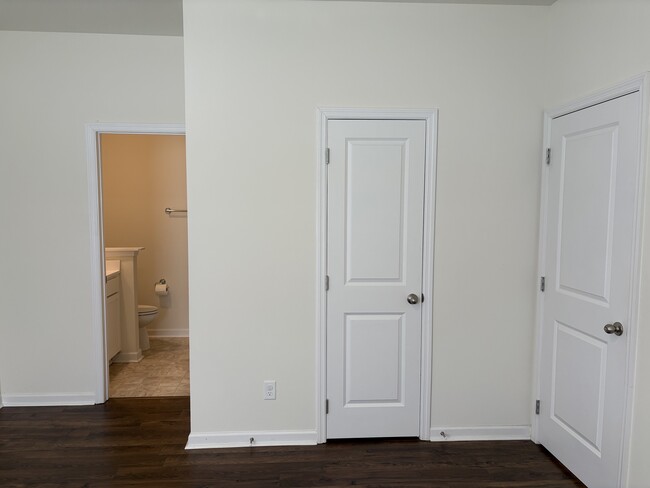 Building Photo - 4045 Bentwood Cove Dr
