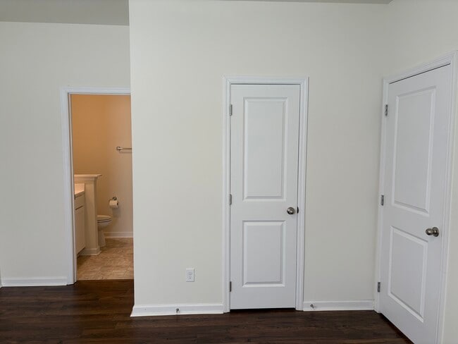Foto del edificio - 4045 Bentwood Cove Dr