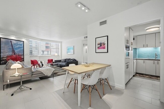 Building Photo - 3301 NE 5th Ave