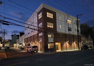 Building Photo - 122 Greenwich Ave