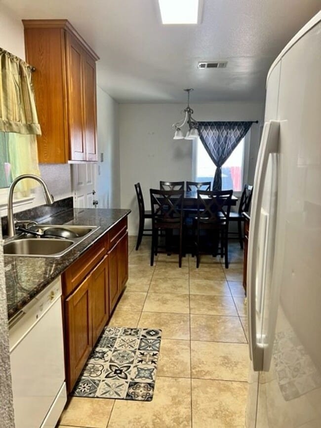 Foto del edificio - Available Now  4 Bedroom 2 bath home