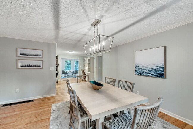 Foto del edificio - Woodstock 4BR Ranch Fenced Yard No Steps (...
