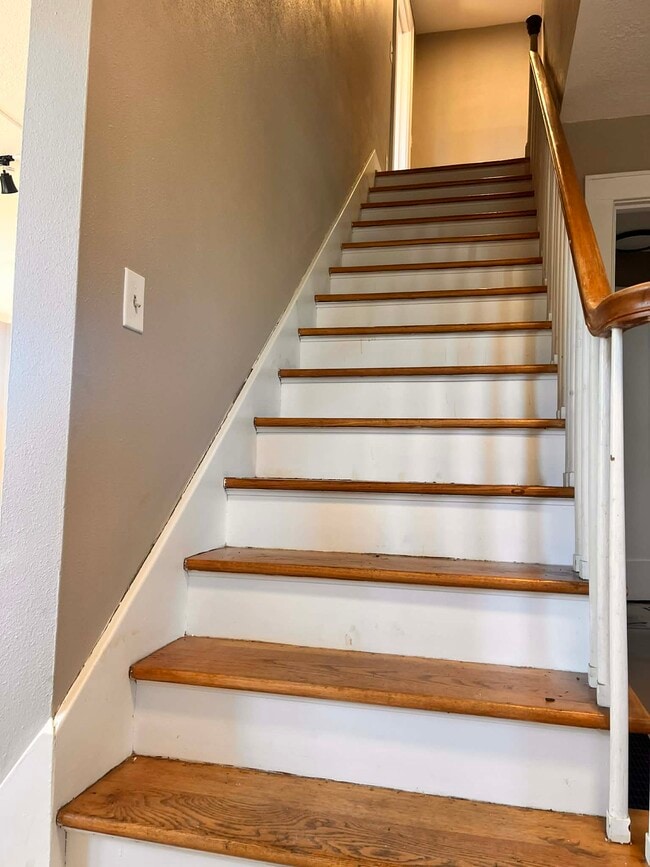 Building Photo - Maple Ave