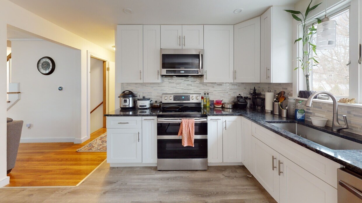 121 Bedford St Unit 2, Waltham, MA 02453 Condo for Rent in Waltham, MA