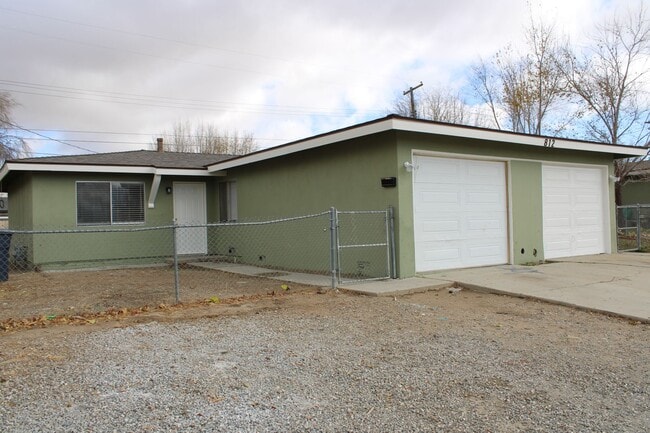 Building Photo - Asp812