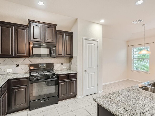 Building Photo - 120 Shiloh Cove