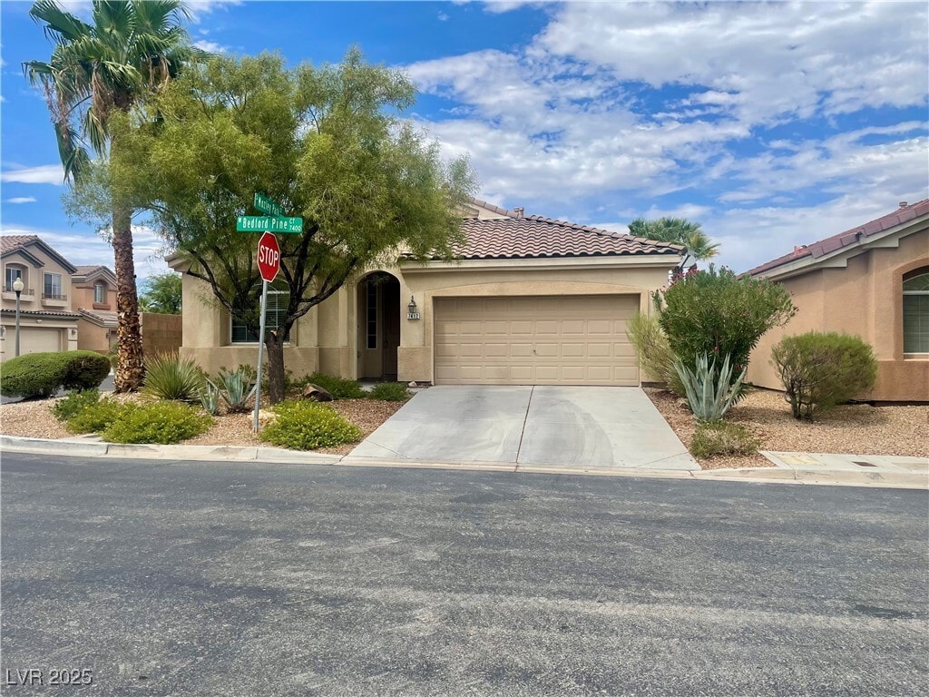 Foto principal - 7412 Bedford Pine Ct