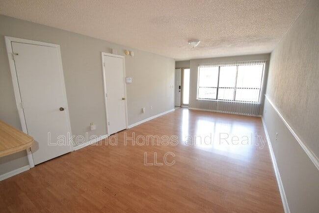 Building Photo - 450 Market Square E