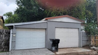 Building Photo - 910 N 15th St
