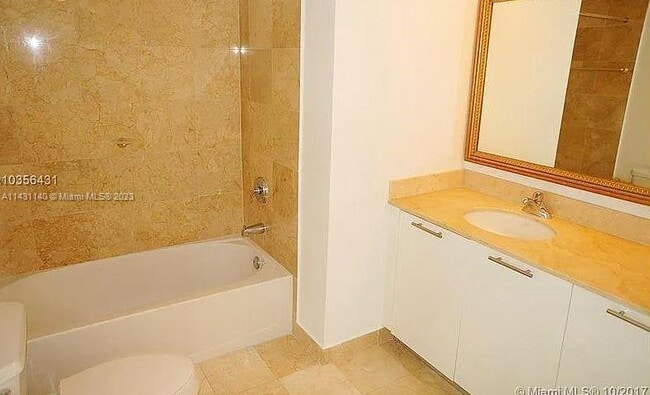 Building Photo - 1800 N Bayshore Dr