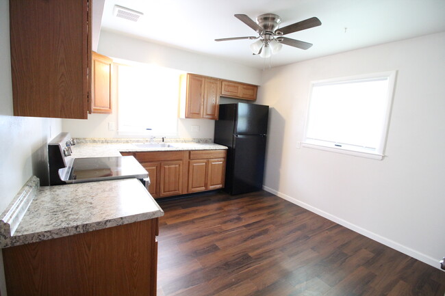 Building Photo - 8310-8312 W Grantosa Dr