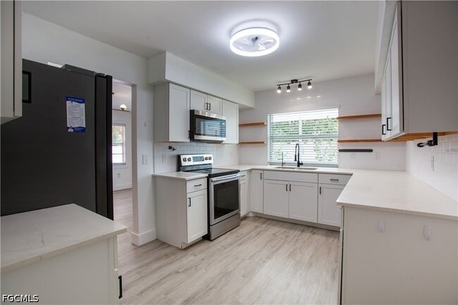 Foto del edificio - 18165 Baruch Dr