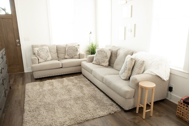 Building Photo - 2025 Loretta Parker Lane