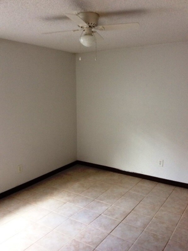 Building Photo - 1377 Candlewyck Dr