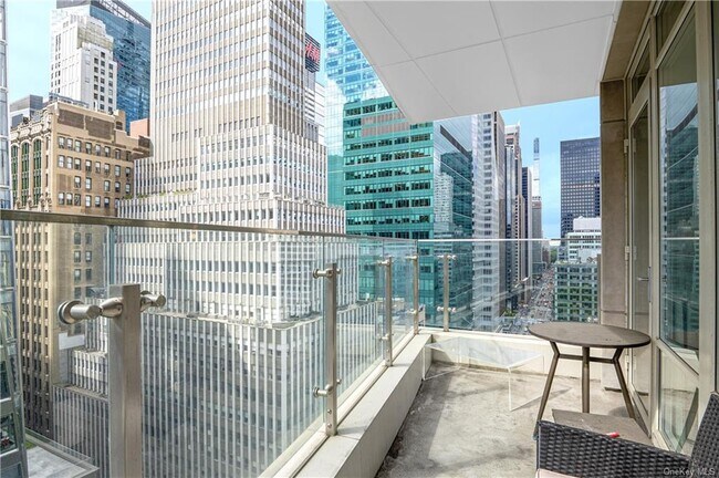 Foto del edificio - 1050 6th Ave