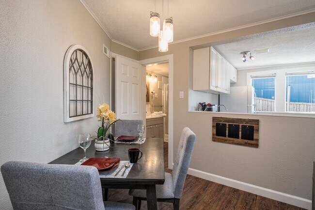 Foto del edificio - Ocean view 1 bedroom bottom floor unit close to Alki