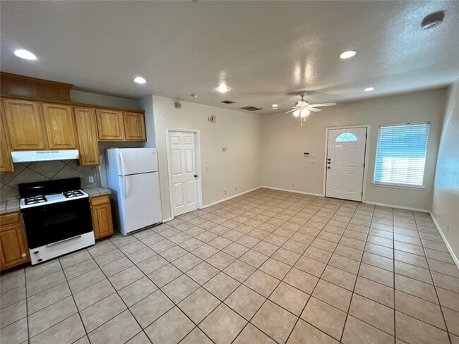 Building Photo - 5403 Evans Ave
