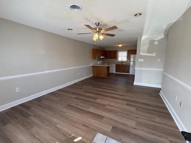 Building Photo - "Charming 1-Bedroom Retreat in the Heart o...