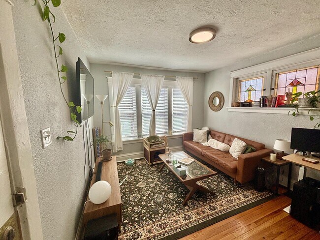 Foto del edificio - 5331 Bancroft Ave