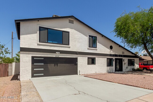 Foto del edificio - 2210 E Everett Dr
