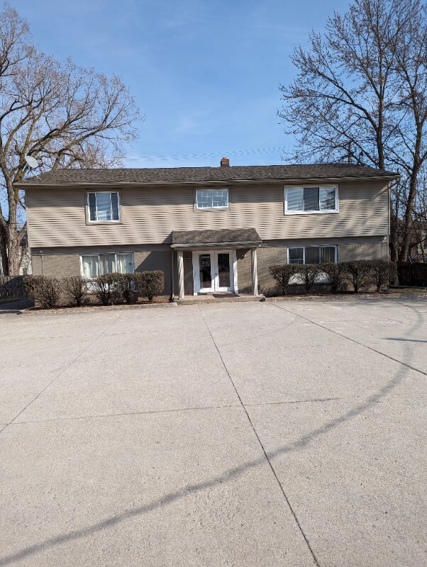 Primary Photo - 38550 Meadowdale St