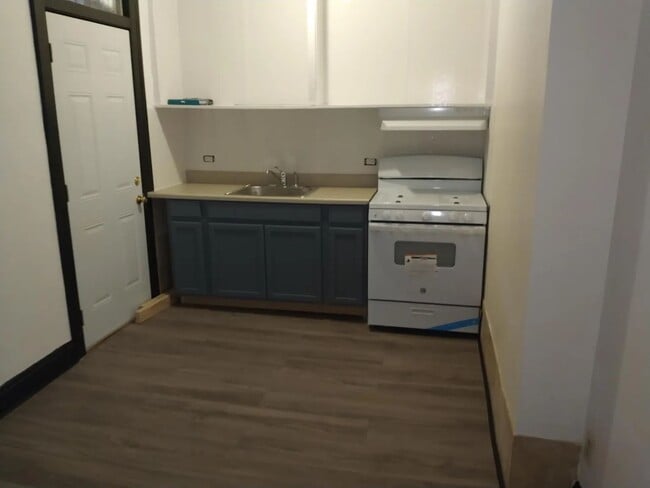 Building Photo - 6223 S Vernon Ave