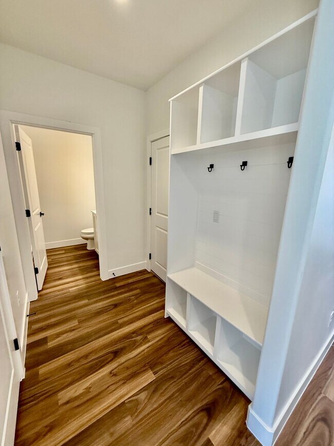 Foto del edificio - BRAND NEW Four Bedroom Townhome in Desert ...