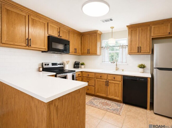 Building Photo - 34994 Napoleon Dr