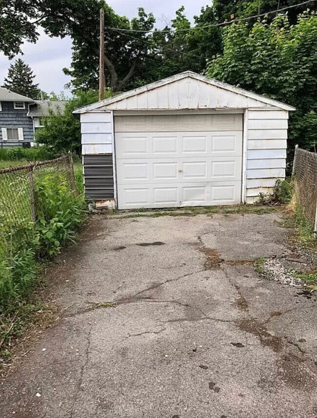 Building Photo - 806 Ridgeway Ave