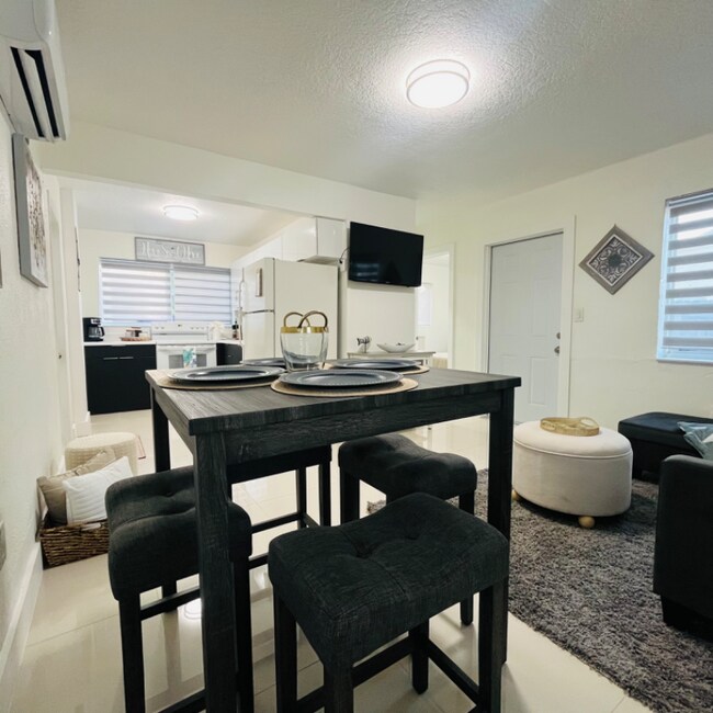 Foto del edificio - 17120 NE 4th Ct