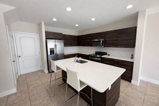 Foto del edificio - Spacious 3-Bedroom Townhouse Oasis in Haines City – Your Perfect Retreat!