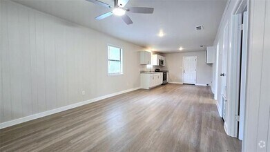 Building Photo - 389 Blackbourn St
