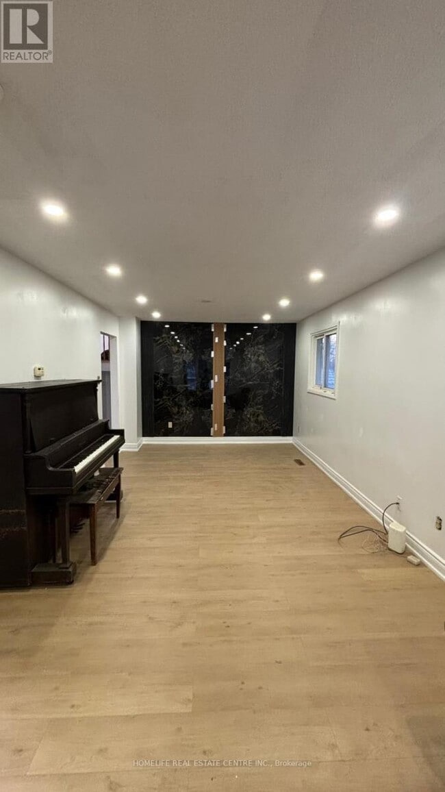 Building Photo - 97 Fairglen Ave