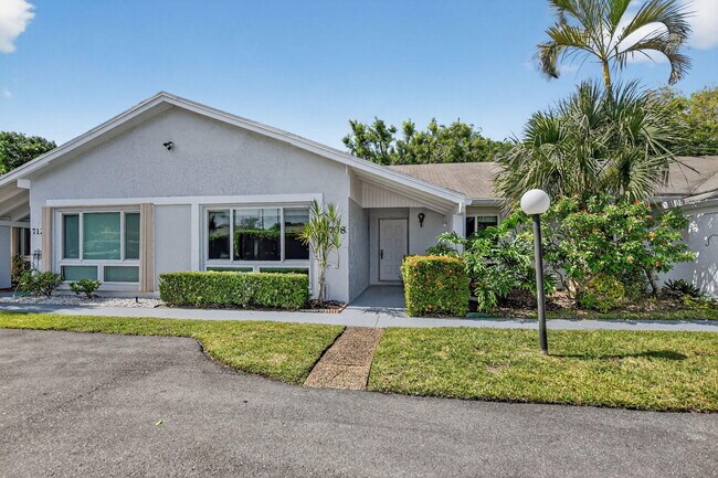 Foto del edificio - 708 Lago Rd