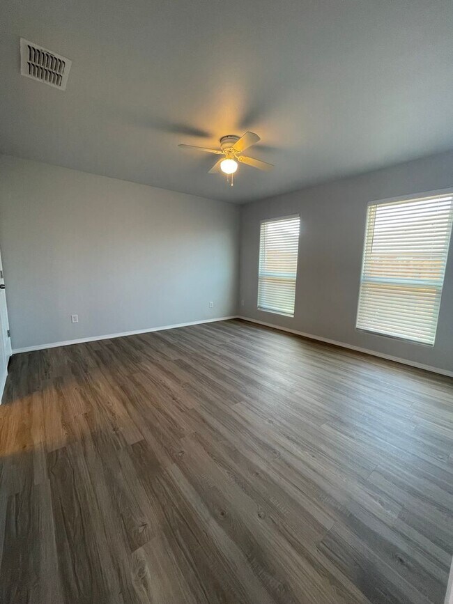 Building Photo - 5509 Kemper St