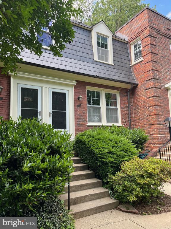 Primary Photo - 1415 S Barton St