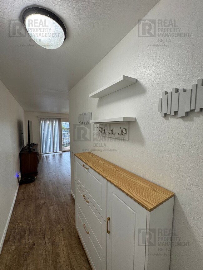 Building Photo - 24311 Canyon Lake Dr N