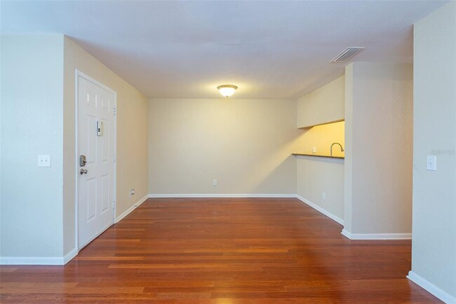 Building Photo - 5440 S MacDill Ave