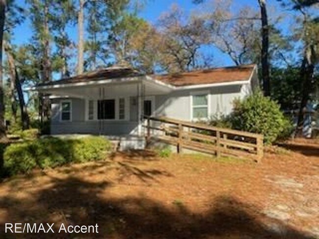 Building Photo - 3 br, 1 bath House - 26 N. Parkwood Dr.