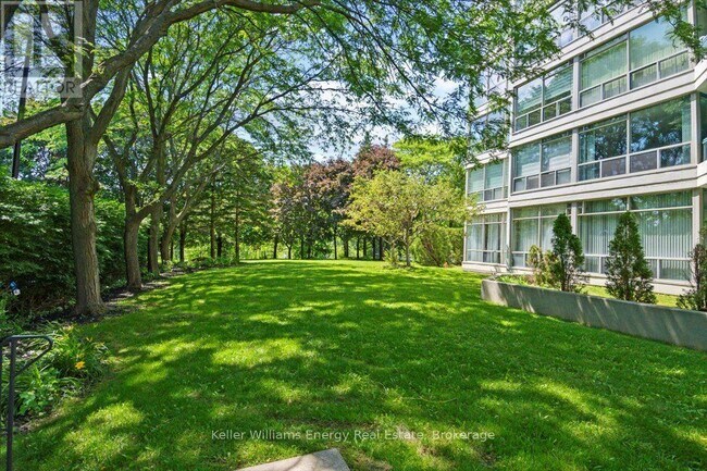 Photo du bâtiment - 4727 Sheppard Ave E