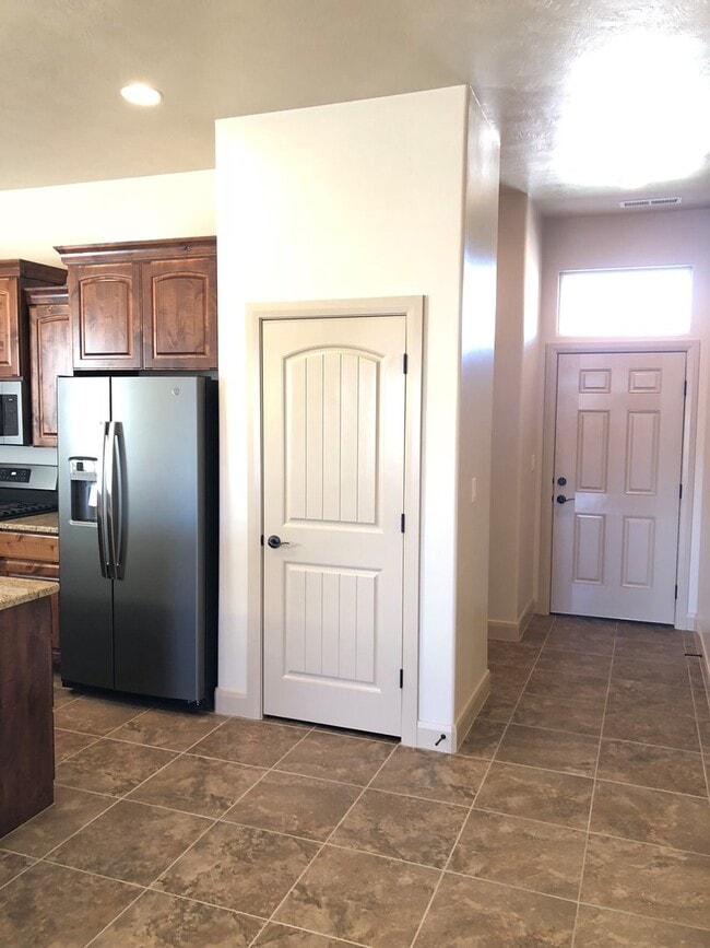 Building Photo - Tanzanite townhome in Sky Ridge